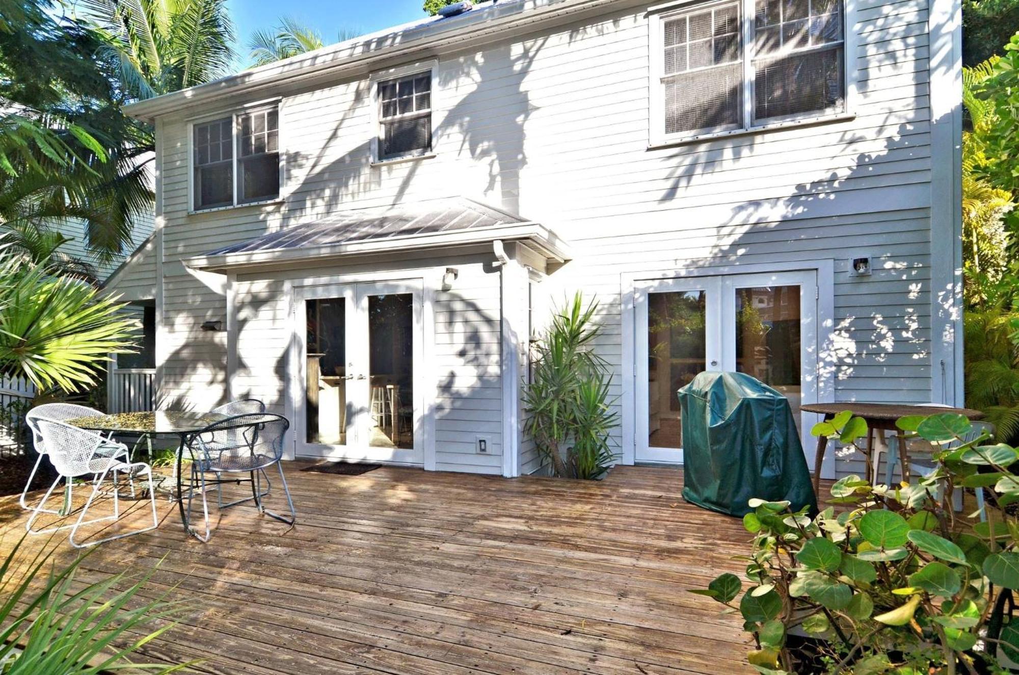 Artist Garden By Avantstay Great Location W Balcony Outdoor Dining Shared Pool Bbq Week Long Stays Key West Exteriör bild